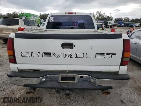 2000 Chevrolet Silverado 1500 LS with VIN 1GCEC14T3YZ339396, listed as a Copart auction lot 81505634 with 270,107 mi miles and Salvage title. Bid and sale history available at DreamBid. Image 6.