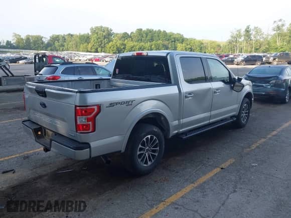 2019 Ford F-150 XLT z VIN 1FTEW1EP6KKD95650, wystawiony jako IAAI lot #42834163 z przebiegiem 100 460 mil mil oraz . Historia ofert i sprzedaży dostępna na DreamBid. Obrazek 4.