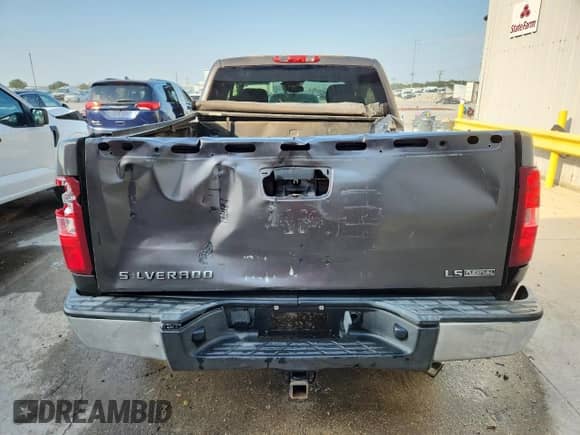 2011 Chevrolet Silverado 1500 LS z VIN 1GCRCREA8BZ264604, wystawiony jako Copart lot #70118955 z przebiegiem Nie podano mil oraz Szkoda całkowita • Salvage title. Historia ofert i sprzedaży dostępna na DreamBid. Obrazek 6.