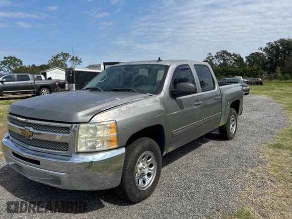 2013 Chevrolet Silverado 1500 LT z VIN 3GCPCSEA9DG215414, wystawiony jako Copart lot #76802894 z przebiegiem 230 791 mil mil oraz Czysty tytuł • Clean title. Historia ofert i sprzedaży dostępna na DreamBid. Obrazek 2.