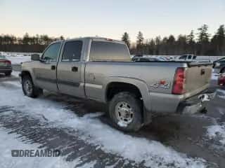 2003 Chevrolet Silverado 1500HD LT z VIN 1GCGK13U53F196595, wystawiony jako Copart lot #88213305 z przebiegiem Nie podano mil oraz Szkoda całkowita • Salvage title. Historia ofert i sprzedaży dostępna na DreamBid. Obrazek 2.