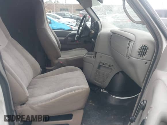 2004 Chevrolet Astro Cargo with VIN 1GCDM19X64B119631, listed as a IAAI auction lot 41570398 with 108,993 mi miles and . Bid and sale history available at DreamBid. Image 5.