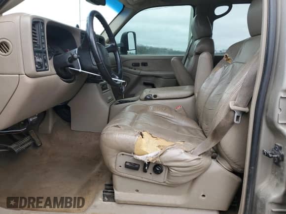 2002 Chevrolet Silverado 2500HD LS z VIN 1GCHK23G22F118262, wystawiony jako Copart lot #85195324 z przebiegiem 245 570 mil mil oraz Szkoda całkowita • Salvage title. Historia ofert i sprzedaży dostępna na DreamBid. Obrazek 7.