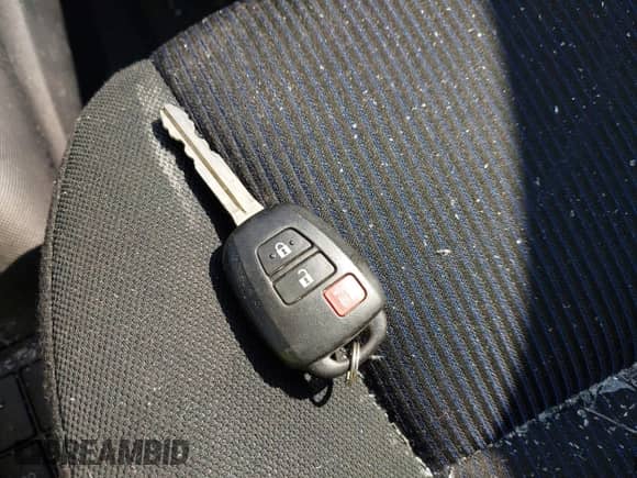 2015 Toyota Prius One z VIN JTDKDTB38F1093262, wystawiony jako IAAI lot #42588217 z przebiegiem 32 355 mil mil oraz . Historia ofert i sprzedaży dostępna na DreamBid. Obrazek 11.