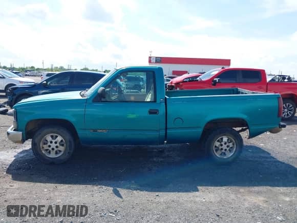 1994 GMC Sierra 1500 z VIN 1GTDC14Z3RZ547523, wystawiony jako IAAI lot #42072321 z przebiegiem 170 695 mil mil oraz . Historia ofert i sprzedaży dostępna na DreamBid. Obrazek 14.
