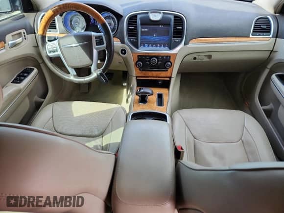 2014 Chrysler 300 C с VIN 2C3CCAEG8EH238122, выставлен на аукционе Copart как лот 68257755 с пробегом 158 182 миль миль и Чистый • Clean title. История ставок и продаж доступна на DreamBid. Изображение 8.