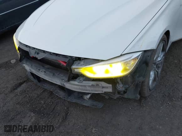 2014 BMW 3 Series 335i xDrive z VIN WBA3B9C56EF588393, wystawiony jako IAAI lot #41383156 z przebiegiem 177 143 mil mil oraz . Historia ofert i sprzedaży dostępna na DreamBid. Obrazek 6.