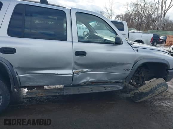 2002 Dodge Durango Sport with VIN 1B4HS38N92F195561, listed as a IAAI auction lot 41423184 with 179,433 mi miles and . Bid and sale history available at DreamBid. Image 6.