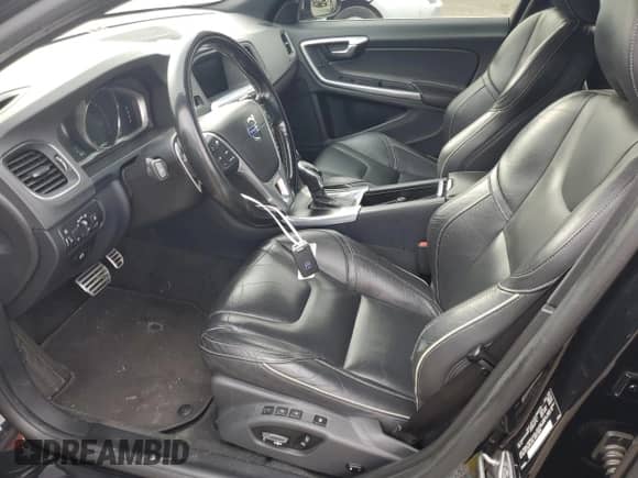2015 Volvo S60 T6 R-Design Platinum с VIN YV1902TS1F2358022, выставлен на аукционе Copart как лот 84637315 с пробегом 163 076 миль миль и Списание • Salvage title. История ставок и продаж доступна на DreamBid. Изображение 7.