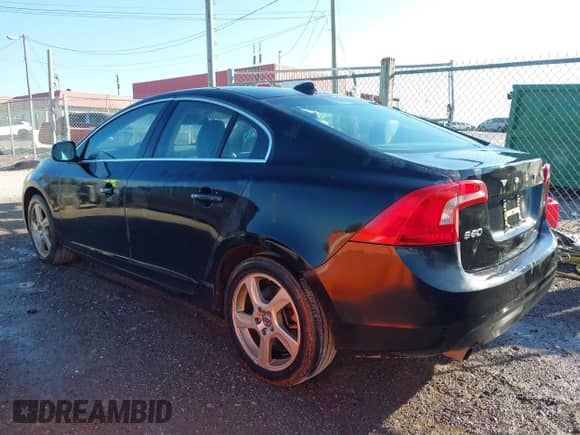 2012 Volvo S60 T5 с VIN YV1622FS1C2048425, выставлен на аукционе IAAI как лот 43324845 с пробегом 250 499 миль миль и . История ставок и продаж доступна на DreamBid. Изображение 14.
