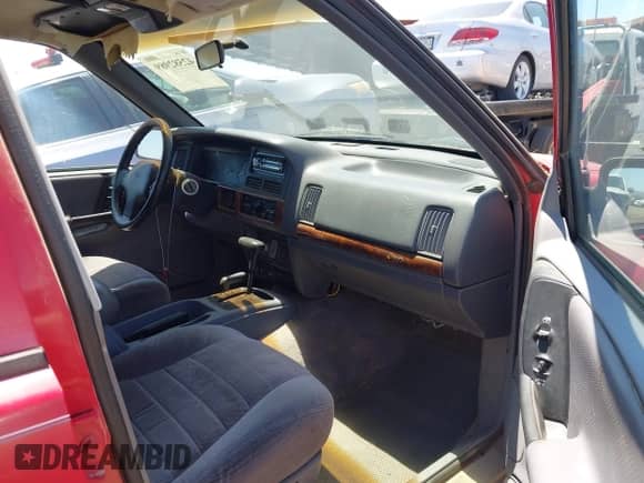 1996 Jeep Grand Cherokee Laredo z VIN 1J4GZ58Y5TC183677, wystawiony jako IAAI lot #42582989 z przebiegiem 187 453 mil mil oraz . Historia ofert i sprzedaży dostępna na DreamBid. Obrazek 5.