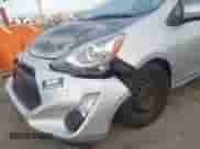 2015 Toyota Prius One z VIN JTDKDTB33F1575685, wystawiony jako IAAI lot #43508333 z przebiegiem 121 064 mil mil oraz . Historia ofert i sprzedaży dostępna na DreamBid. Obrazek 20.