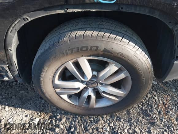 2015 Volkswagen Tiguan S z VIN WVGAV7AX3FW583711, wystawiony jako IAAI lot #43437551 z przebiegiem 213 857 mil mil oraz . Historia ofert i sprzedaży dostępna na DreamBid. Obrazek 17.