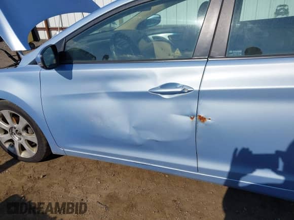 2011 Hyundai Elantra GLS z VIN KMHDH4AEXBU109455, wystawiony jako IAAI lot #42830364 z przebiegiem 220 387 mil mil oraz . Historia ofert i sprzedaży dostępna na DreamBid. Obrazek 6.