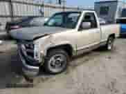 1989 GMC Sierra 1500 z VIN 1GTDC14K1KZ510561, wystawiony jako Copart lot #46184125 z przebiegiem 158 159 mil mil oraz Czysty tytuł • Clean title. Historia ofert i sprzedaży dostępna na DreamBid. Obrazek 1.