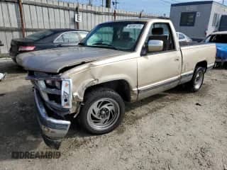 1989 GMC Sierra 1500 z VIN 1GTDC14K1KZ510561, wystawiony jako Copart lot #46184125 z przebiegiem 158 159 mil mil oraz Czysty tytuł • Clean title. Historia ofert i sprzedaży dostępna na DreamBid. Obrazek 1.