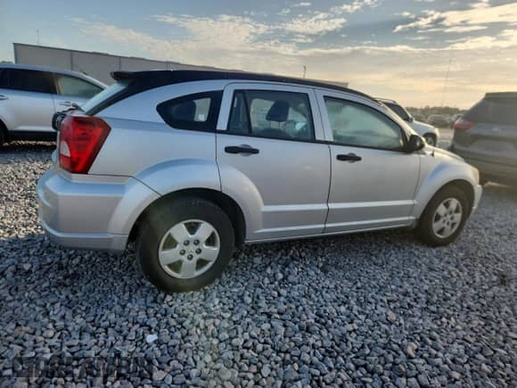 2008 Dodge Caliber SE with VIN 1B3HB28B48D560494, listed as a Copart auction lot 71543025 with 161,433 mi miles and Clean title. Bid and sale history available at DreamBid. Image 3.