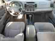 2003 Toyota Camry LE z VIN JTDBE32K030139057, wystawiony jako Copart lot #71503125 z przebiegiem 74 753 mil mil oraz Szkoda całkowita • Salvage title. Historia ofert i sprzedaży dostępna na DreamBid. Obrazek 8.