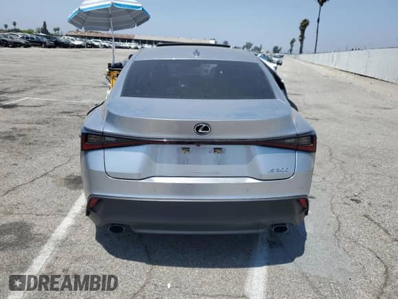 2022 Lexus IS 300 z VIN JTHDA1D27N5120810, wystawiony jako Copart lot #62017045 z przebiegiem 25 820 mil mil oraz Szkoda całkowita • Salvage title. Historia ofert i sprzedaży dostępna na DreamBid. Obrazek 6.