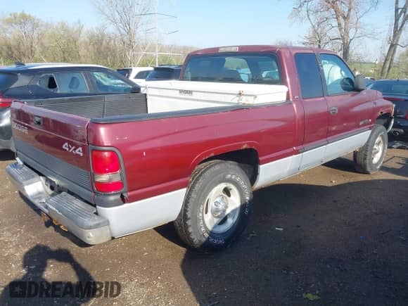 2000 Dodge 1500 with VIN 3B7HF13Z4YM237732, listed as a IAAI auction lot 41980975 with 159,131 mi miles and . Bid and sale history available at DreamBid. Image 4.