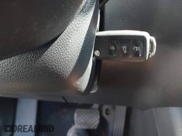 2011 Volkswagen Tiguan S with VIN WVGAV7AX0BW550630, listed as a IAAI auction lot 42445650 with 185,176 mi miles and . Bid and sale history available at DreamBid. Image 11.