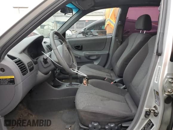 2005 Hyundai Accent GLS z VIN KMHCG45C45U631414, wystawiony jako Copart lot #73963814 z przebiegiem 106 617 mil mil oraz Szkoda całkowita • Salvage title. Historia ofert i sprzedaży dostępna na DreamBid. Obrazek 7.