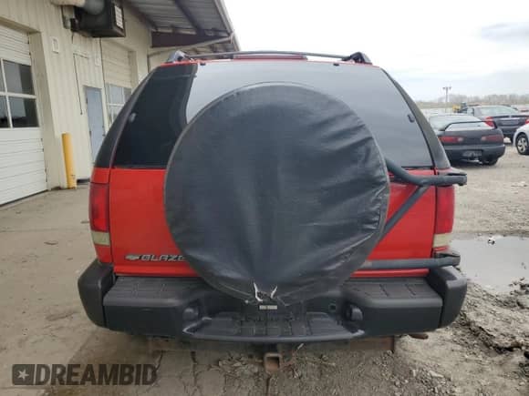 2001 Chevrolet Blazer LS z VIN 1GNCT18W71K247094, wystawiony jako Copart lot #53748065 z przebiegiem 145 695 mil mil oraz Szkoda całkowita • Salvage title. Historia ofert i sprzedaży dostępna na DreamBid. Obrazek 6.