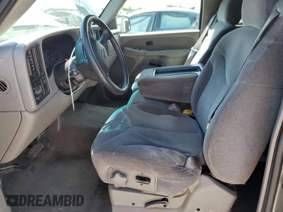 2000 GMC Sierra 1500 SLE with VIN 1GTEC19V3YZ352742, listed as a Copart auction lot 57746955 with 194,947 mi miles and Salvage title. Bid and sale history available at DreamBid. Image 7.