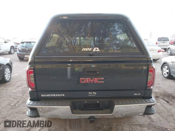 2017 GMC Sierra 1500 SLT z VIN 3GTU2NEJXHG390025, wystawiony jako IAAI lot #43466901 z przebiegiem 66 494 mil mil oraz . Historia ofert i sprzedaży dostępna na DreamBid. Obrazek 16.