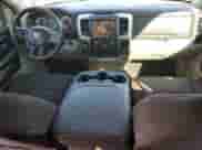 2018 Ram 1500 Big Horn z VIN 1C6RR7GT4JS242163, wystawiony jako Copart lot #56890045 z przebiegiem 97 499 mil mil oraz Szkoda całkowita • Salvage title. Historia ofert i sprzedaży dostępna na DreamBid. Obrazek 8.