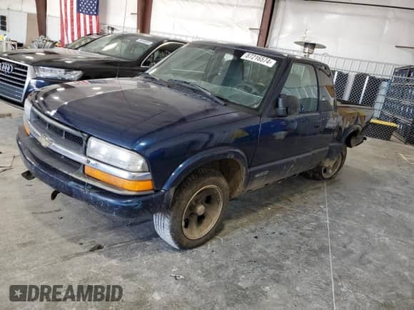 2000 Chevrolet S-10 LS z VIN 1GCCS195XYK234688, wystawiony jako Copart lot #87216574 z przebiegiem Nie podano mil oraz Szkoda całkowita • Salvage title. Historia ofert i sprzedaży dostępna na DreamBid. Obrazek 1.