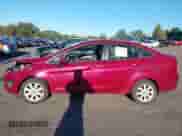 2011 Ford Fiesta SE z VIN 3FADP4BJ4BM105463, wystawiony jako IAAI lot #43338367 z przebiegiem 75 995 mil mil oraz . Historia ofert i sprzedaży dostępna na DreamBid. Obrazek 14.