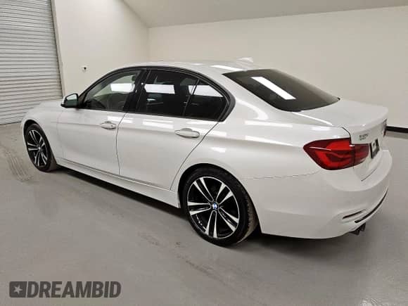 2018 BMW 3 Series 330i with VIN WBA8B9G58JNV00220, listed as a Copart auction lot 70180815 with 113,507 mi miles and Clean title. Bid and sale history available at DreamBid. Image 2.