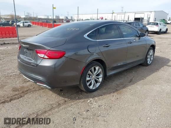 2017 Chrysler 200 Touring z VIN 1C3CCCFB3HN503085, wystawiony jako IAAI lot #41531740 z przebiegiem 140 734 mil mil oraz . Historia ofert i sprzedaży dostępna na DreamBid. Obrazek 4.