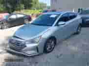 2019 Hyundai Elantra SEL z VIN 5NPD84LF9KH461236, wystawiony jako IAAI lot #42566872 z przebiegiem 96 251 mil mil oraz . Historia ofert i sprzedaży dostępna na DreamBid. Obrazek 2.