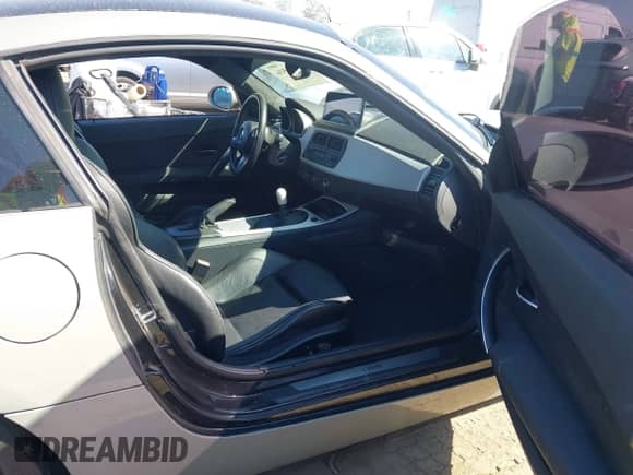 2007 BMW Z4 с VIN 4USDU53557LF77803, выставлен на аукционе IAAI как лот 43396516 с пробегом 160 600 миль миль и . История ставок и продаж доступна на DreamBid. Изображение 5.