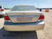 2006 Toyota Camry STD z VIN 4T1BE32K96U649366, wystawiony jako Copart lot #80431565 z przebiegiem 153 945 mil mil oraz Szkoda całkowita • Salvage title. Historia ofert i sprzedaży dostępna na DreamBid. Obrazek 6.