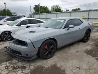 2021 Dodge Challenger SXT z VIN 2C3CDZGG7MH539410, wystawiony jako Copart lot #65205685 z przebiegiem 34 806 mil mil oraz Szkoda całkowita • Salvage title. Historia ofert i sprzedaży dostępna na DreamBid. Obrazek 1.