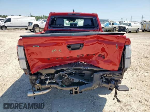 2025 Toyota Tacoma SR5 с VIN 3TYKB5FN7ST021127, выставлен на аукционе Copart как лот 72092645 с пробегом 641 миль миль и Списание • Salvage title. История ставок и продаж доступна на DreamBid. Изображение 6.