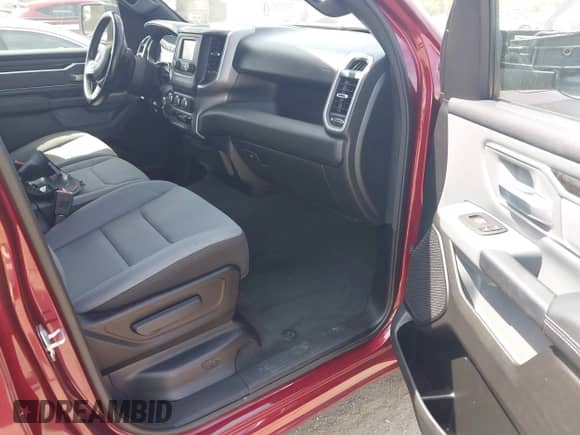 2022 Ram 1500 Big Horn z VIN 1C6RRFFG7NN339411, wystawiony jako IAAI lot #43089139 z przebiegiem 51 918 mil mil oraz . Historia ofert i sprzedaży dostępna na DreamBid. Obrazek 5.