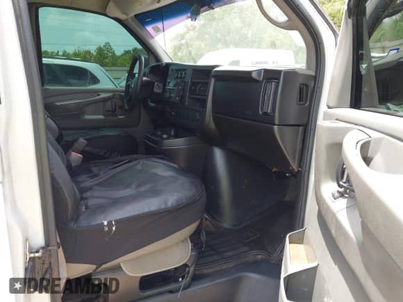 2008 Chevrolet Express Passenger z VIN 1GAHG35K481188451, wystawiony jako IAAI lot #42494360 z przebiegiem 285 303 mil mil oraz . Historia ofert i sprzedaży dostępna na DreamBid. Obrazek 5.