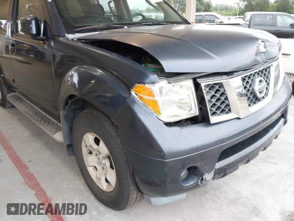 2006 Nissan Pathfinder SE z VIN 5N1AR18U46C676753, wystawiony jako IAAI lot #43347250 z przebiegiem 234 621 mil mil oraz . Historia ofert i sprzedaży dostępna na DreamBid. Obrazek 6.