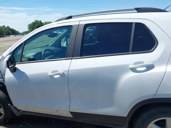 2021 Chevrolet Trax LT with VIN KL7CJLSB2MB329347, listed as a IAAI auction lot 42550666 with 89,893 mi miles and . Bid and sale history available at DreamBid. Image 14.