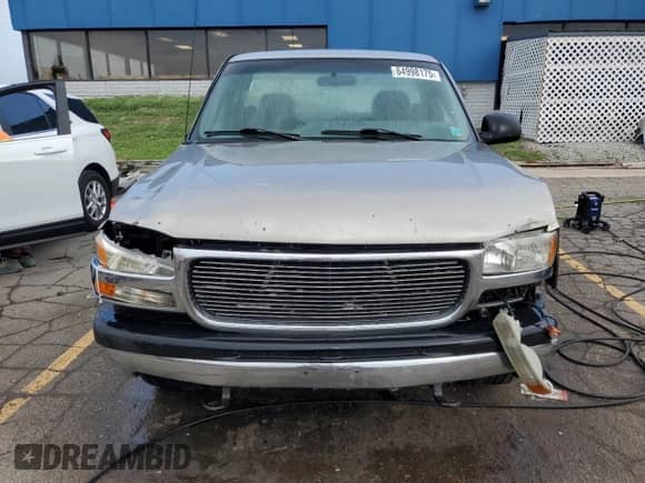 2002 GMC Sierra 1500 z VIN 1GTEC14W22Z113612, wystawiony jako Copart lot #64998175 z przebiegiem 231 039 mil mil oraz Czysty tytuł • Clean title. Historia ofert i sprzedaży dostępna na DreamBid. Obrazek 5.