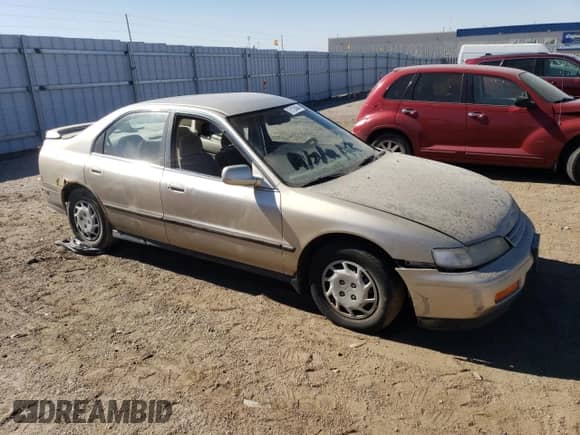 1994 Honda Accord LX z VIN 1HGCD5631RA137411, wystawiony jako Copart lot #76126484 z przebiegiem 212 681 mil mil oraz Szkoda całkowita • Salvage title. Historia ofert i sprzedaży dostępna na DreamBid. Obrazek 4.