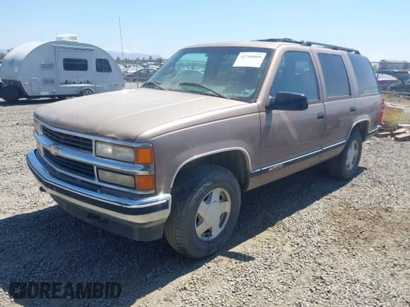 1996 Chevrolet Tahoe with VIN 1GNEK13R9TJ313571, listed as a IAAI auction lot 42768008 with 220,143 mi miles and . Bid and sale history available at DreamBid. Image 2.
