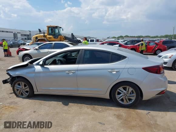 2019 Hyundai Elantra Value Edition z VIN 5NPD84LF4KH450404, wystawiony jako IAAI lot #43251128 z przebiegiem 99 895 mil mil oraz . Historia ofert i sprzedaży dostępna na DreamBid. Obrazek 14.