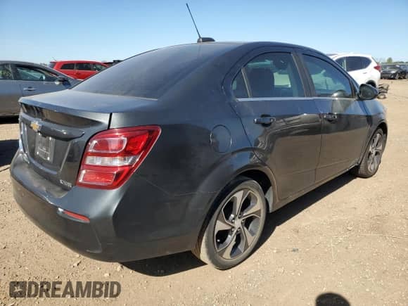 2020 Chevrolet Sonic Premier z VIN 1G1JF5SB2L4121035, wystawiony jako Copart lot #56504625 z przebiegiem 67 329 mil mil oraz Szkoda całkowita • Salvage title. Historia ofert i sprzedaży dostępna na DreamBid. Obrazek 3.