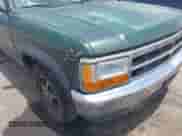 1996 Dodge Dakota z VIN 1B7GL23X6TS527964, wystawiony jako IAAI lot #42536820 z przebiegiem 173 669 mil mil oraz . Historia ofert i sprzedaży dostępna na DreamBid. Obrazek 6.