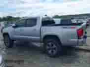 2019 Toyota Tacoma SR z VIN 3TMCZ5AN8KM287646, wystawiony jako IAAI lot #42969397 z przebiegiem 100 562 mil mil oraz . Historia ofert i sprzedaży dostępna na DreamBid. Obrazek 14.